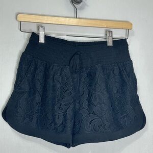 Cabi Lena Lace black shorts - XS